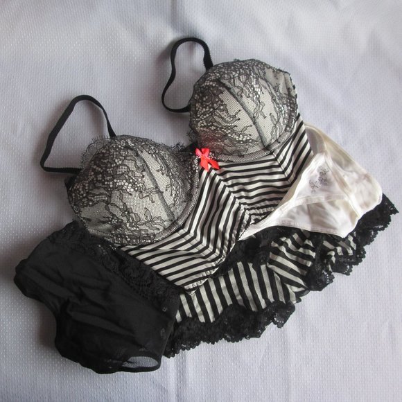 ππ€ VS VERY SEXY DEMI BUSTE β 32D - AND 3 PANTIES INCLUDED - BUNDLE - NWOT - Picture 16 of 16